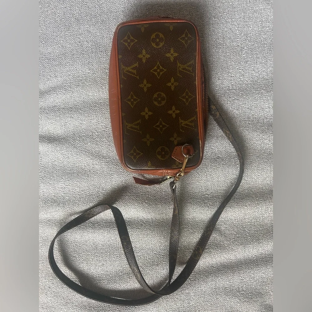 Louis Vuitton vintage Marly crossbody camera bag. - Picture 3 of 7